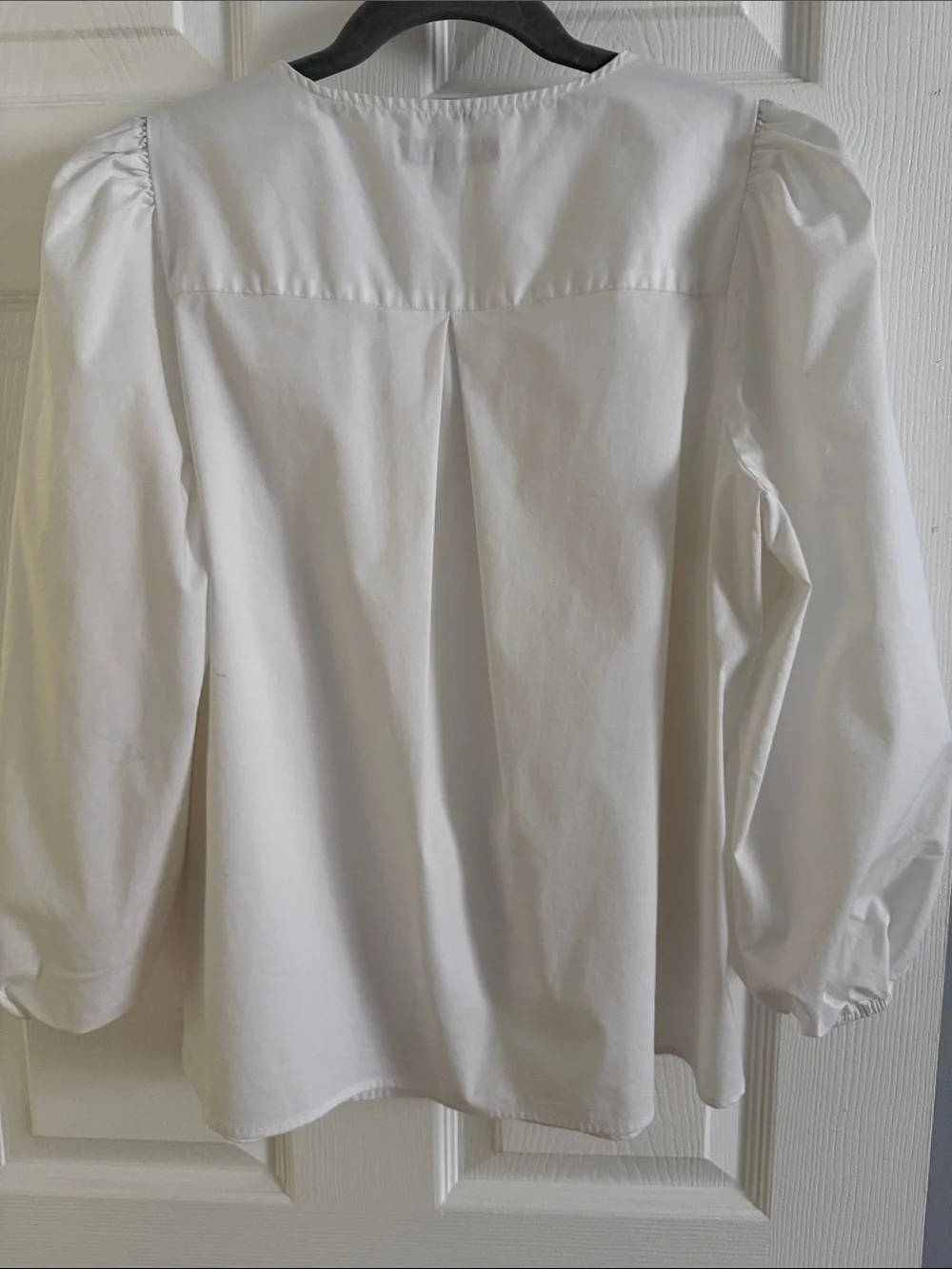 Banana Republic White V-Neck Puff Sleeve Blouse - size Medium - Picture 3 of 8